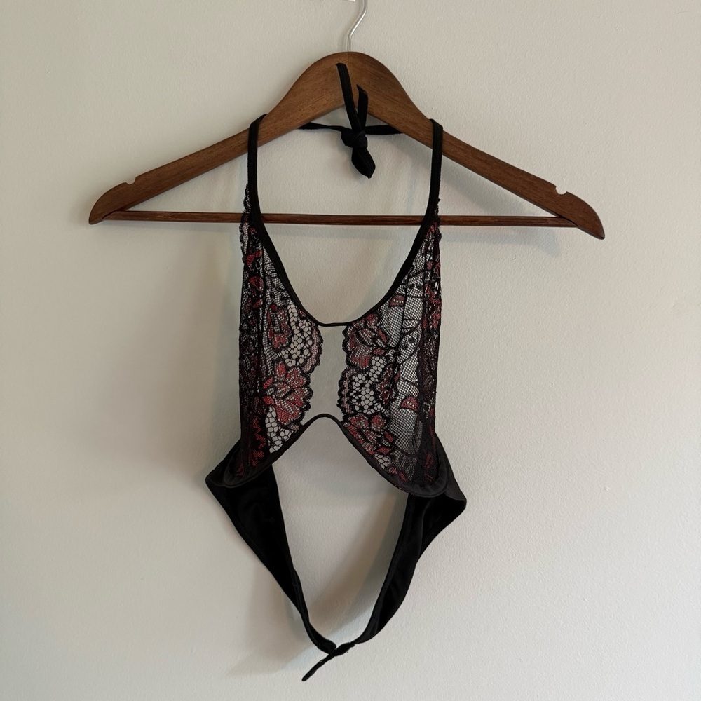 Black and Red Lace Lingerie Set - Picture 5 of 11